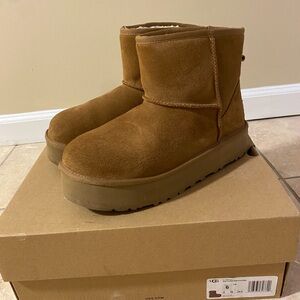Ugg platform girl size 6